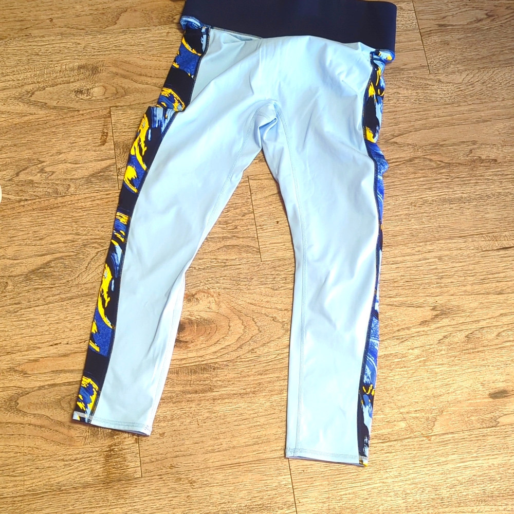Four laps size medium new without tags leggings